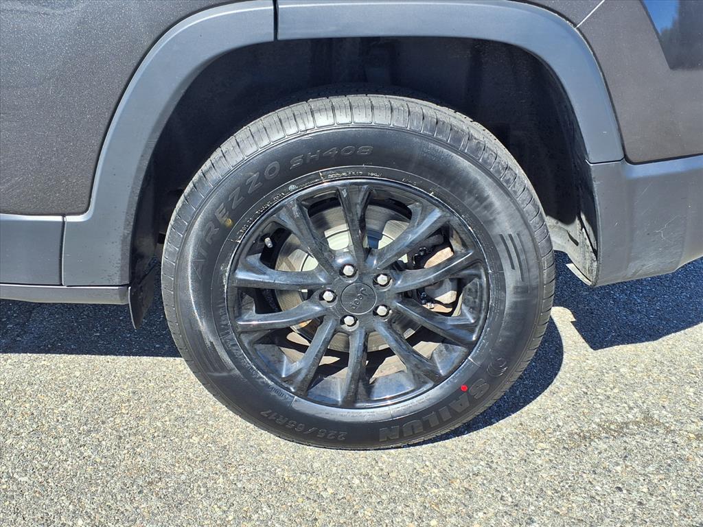 used 2023 Jeep Cherokee car, priced at $25,995