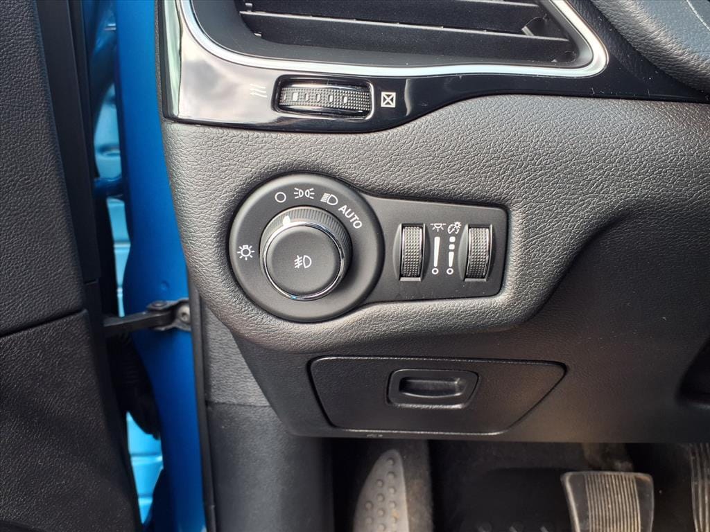 used 2020 Jeep Cherokee car, priced at $23,995
