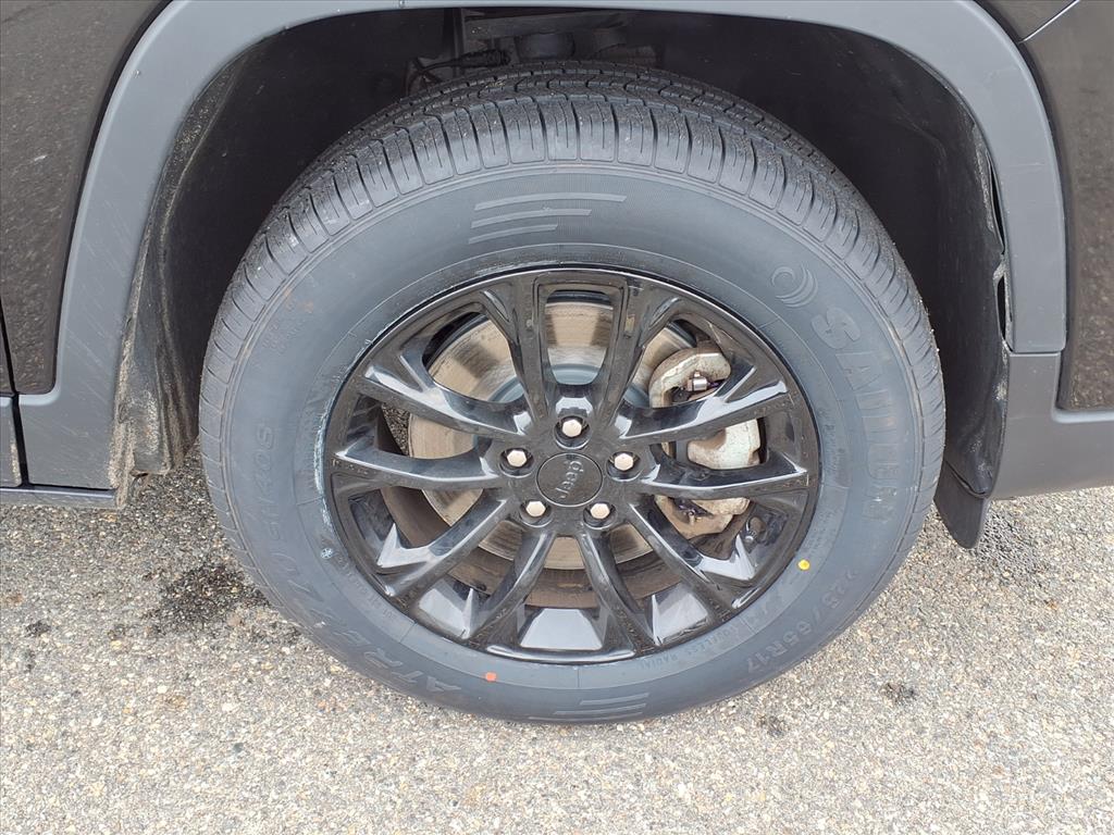 used 2023 Jeep Cherokee car, priced at $25,995