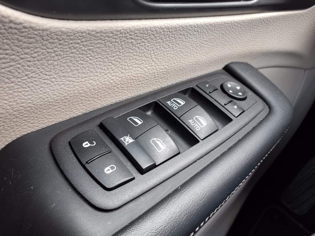 used 2023 Chrysler Pacifica car, priced at $26,995