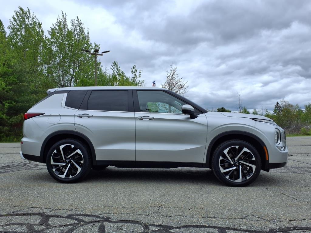 used 2024 Mitsubishi Outlander car, priced at $27,995