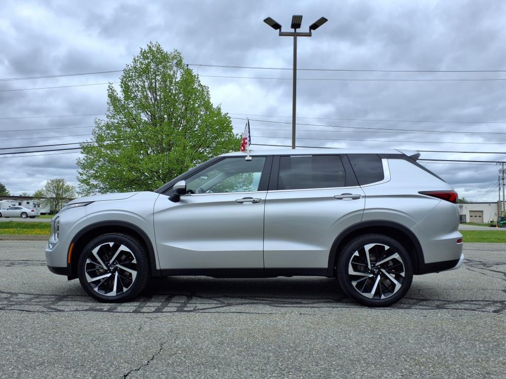 used 2024 Mitsubishi Outlander car, priced at $27,995