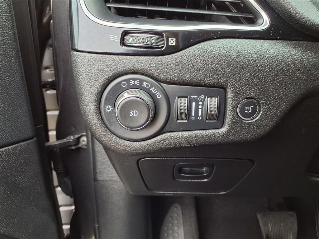 used 2023 Jeep Cherokee car, priced at $25,995