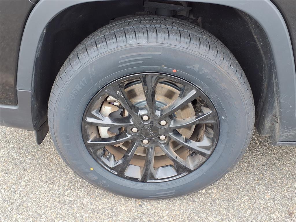 used 2023 Jeep Cherokee car, priced at $25,995