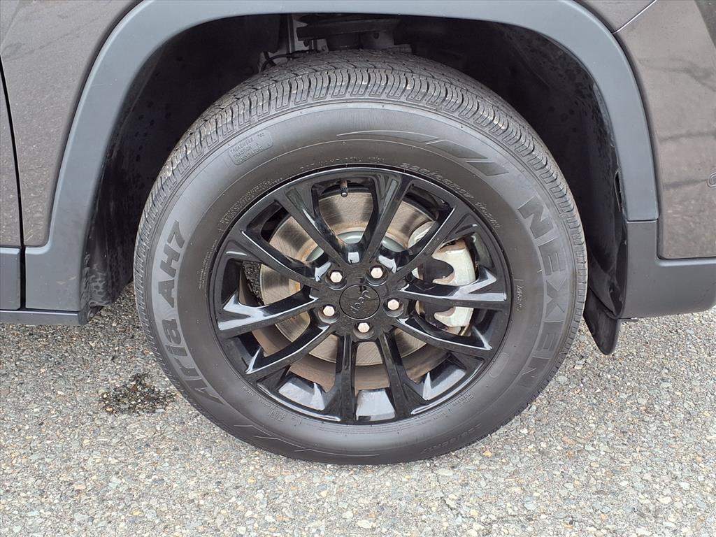 used 2023 Jeep Cherokee car, priced at $25,995