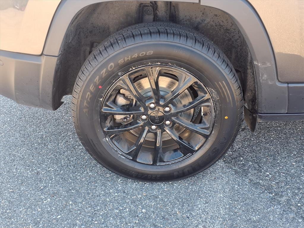 used 2023 Jeep Cherokee car, priced at $25,995