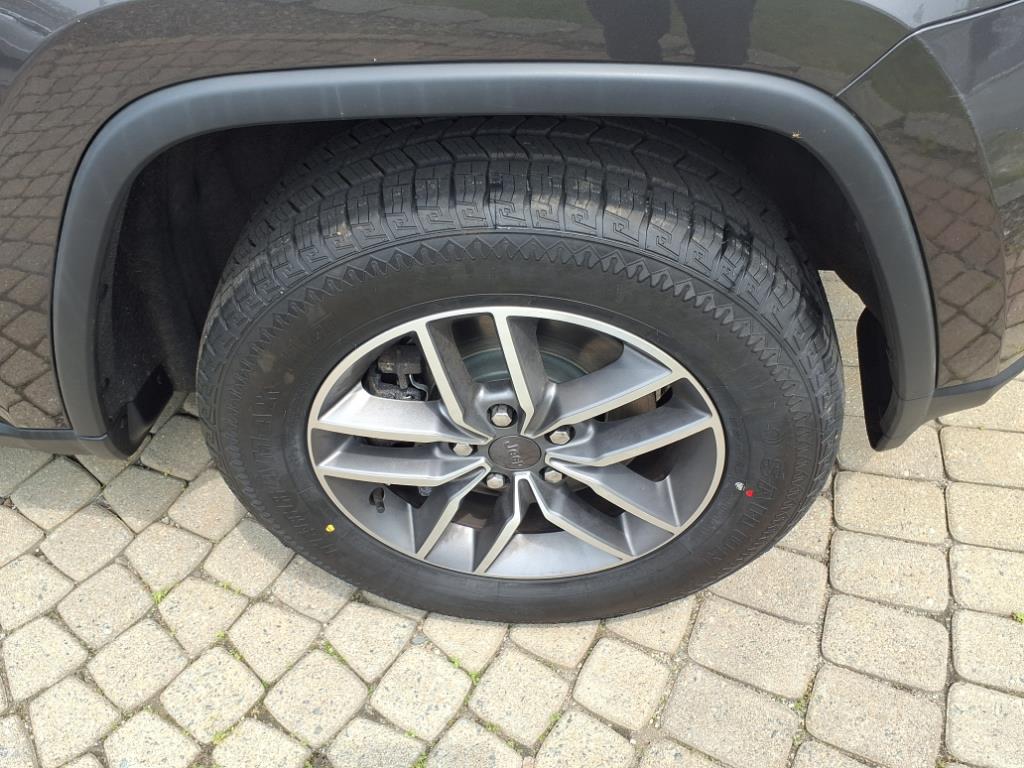 used 2021 Jeep Grand Cherokee car, priced at $29,995