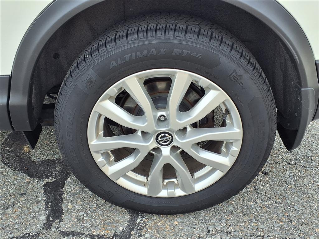 used 2022 Nissan Rogue Sport car, priced at $22,999