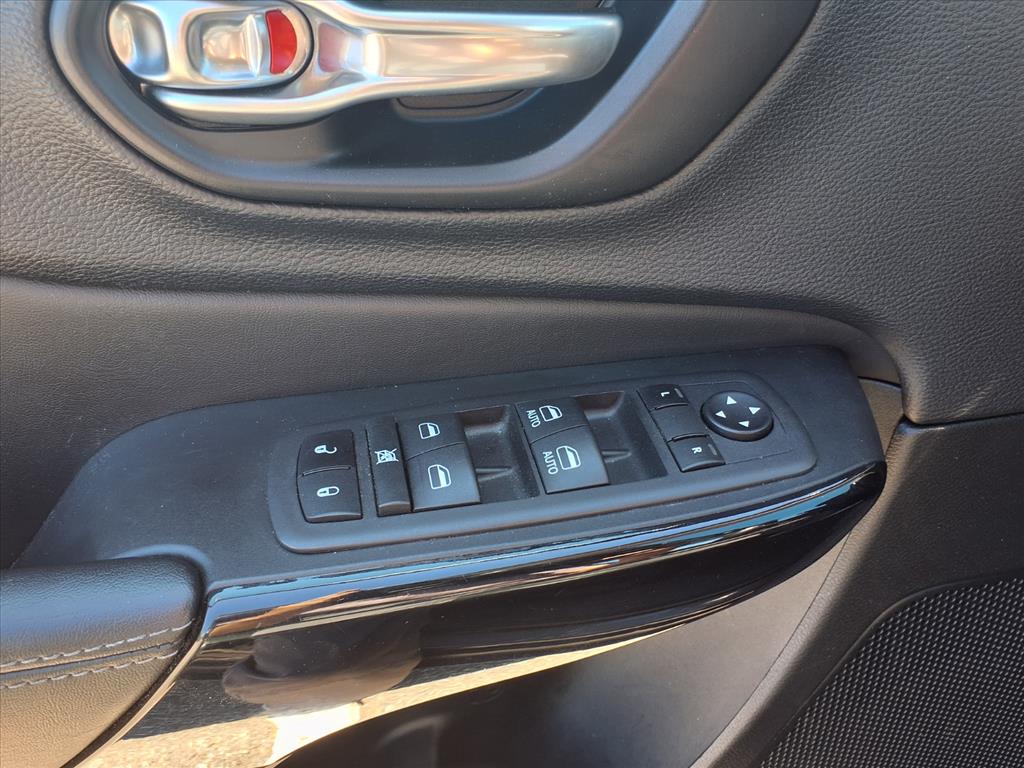 used 2023 Jeep Cherokee car, priced at $25,995
