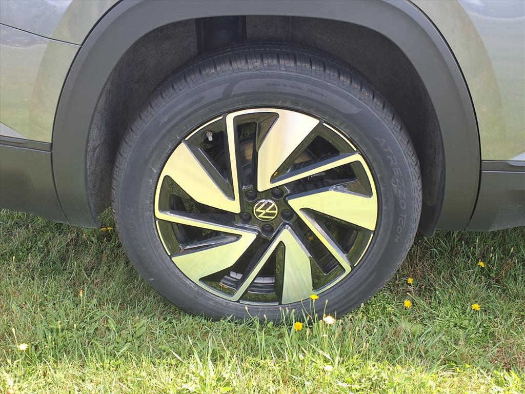 used 2024 Volkswagen Atlas car, priced at $31,999