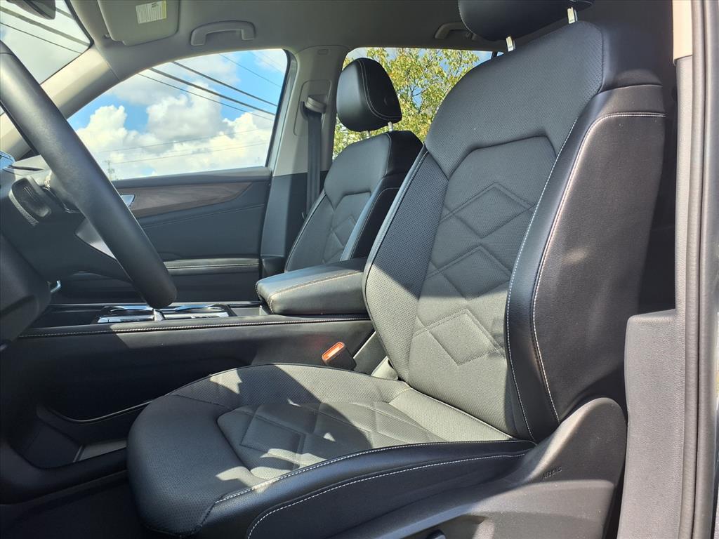 used 2024 Volkswagen Atlas car, priced at $31,999