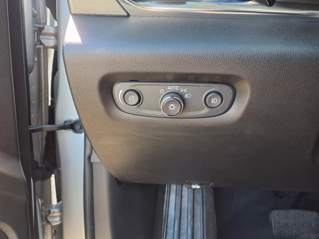 used 2021 Chevrolet Traverse car, priced at $31,777