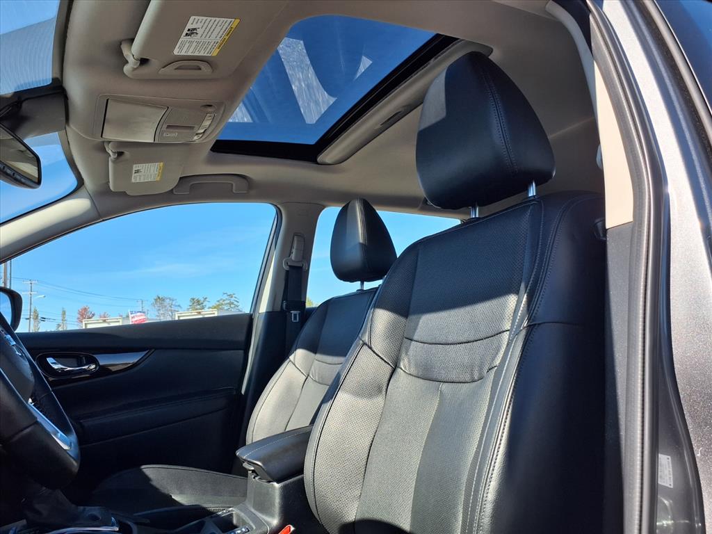 used 2022 Nissan Rogue Sport car, priced at $24,999