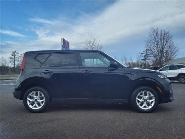 used 2022 Kia Soul car, priced at $17,999