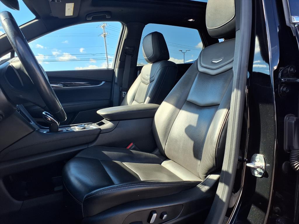 used 2023 Cadillac XT5 car, priced at $29,555