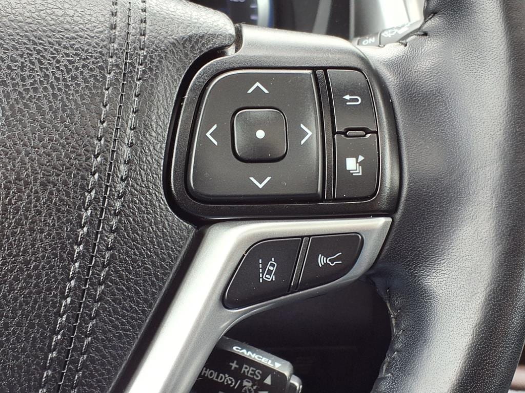 used 2019 Toyota Highlander car, priced at $27,777