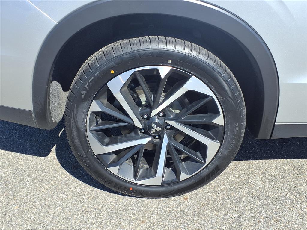 used 2024 Mitsubishi Outlander car, priced at $25,555