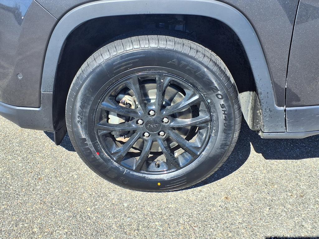 used 2023 Jeep Cherokee car, priced at $25,995