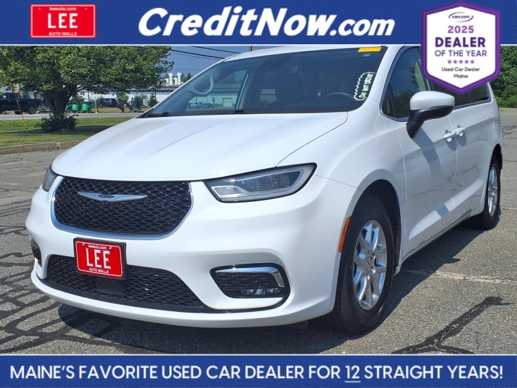 used 2023 Chrysler Pacifica car, priced at $25,995