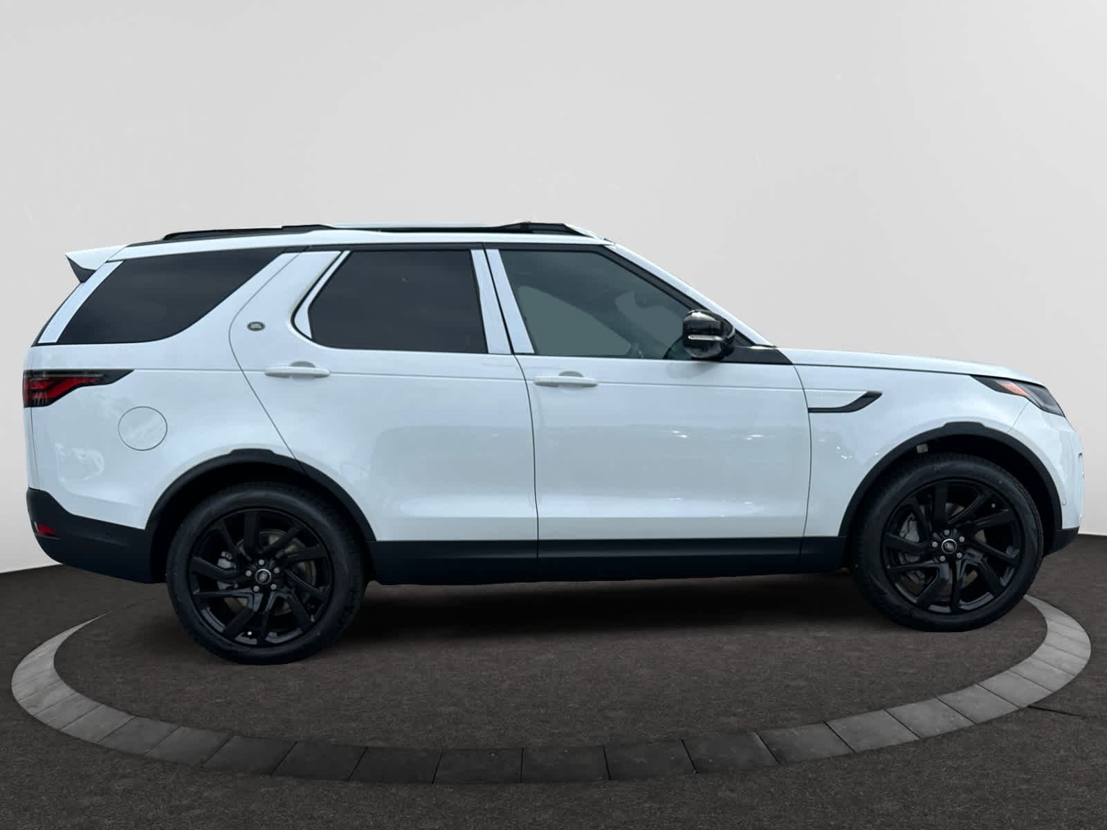 new 2025 Land Rover Discovery car, priced at $69,228