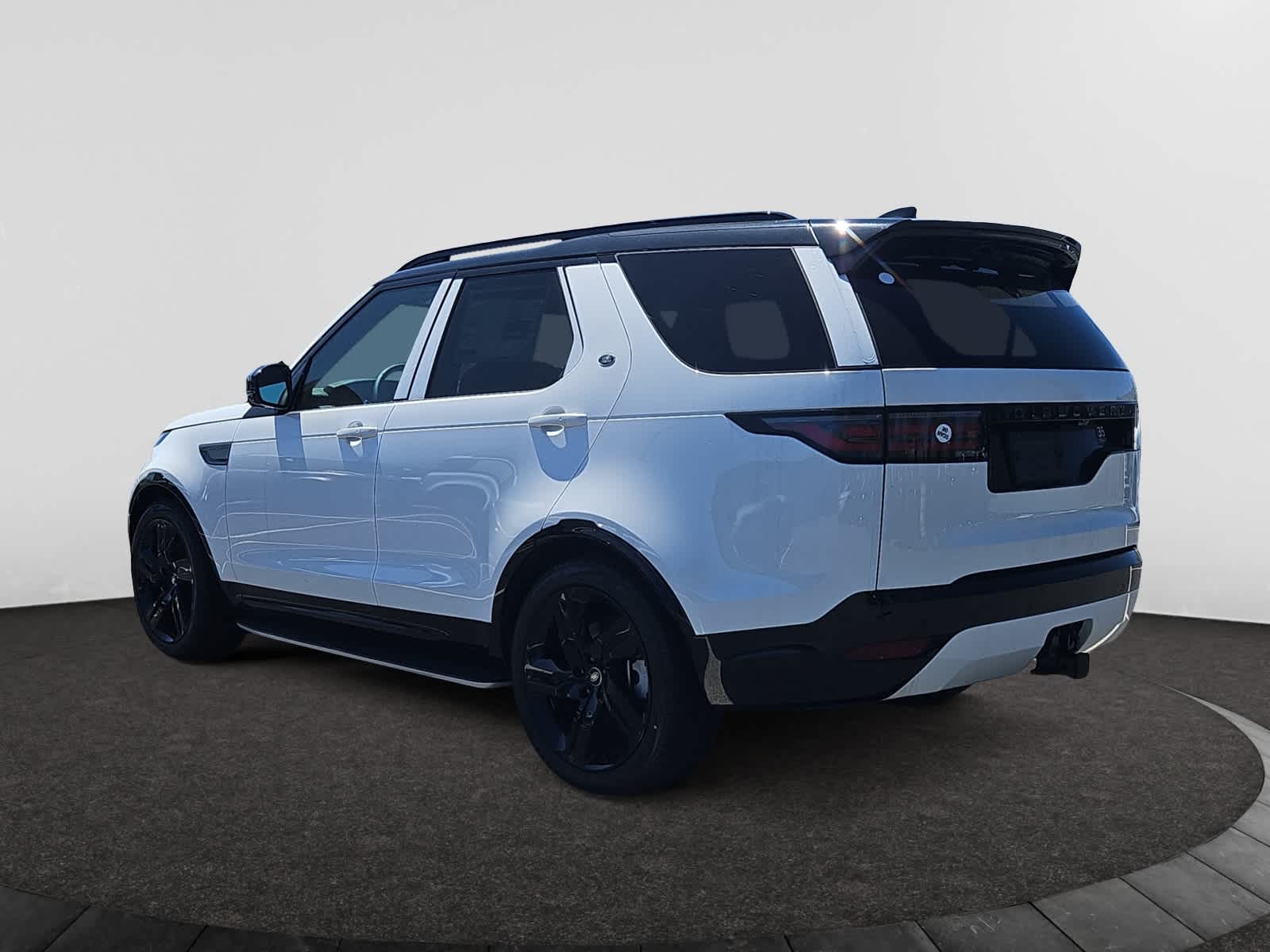new 2025 Land Rover Discovery car, priced at $80,525