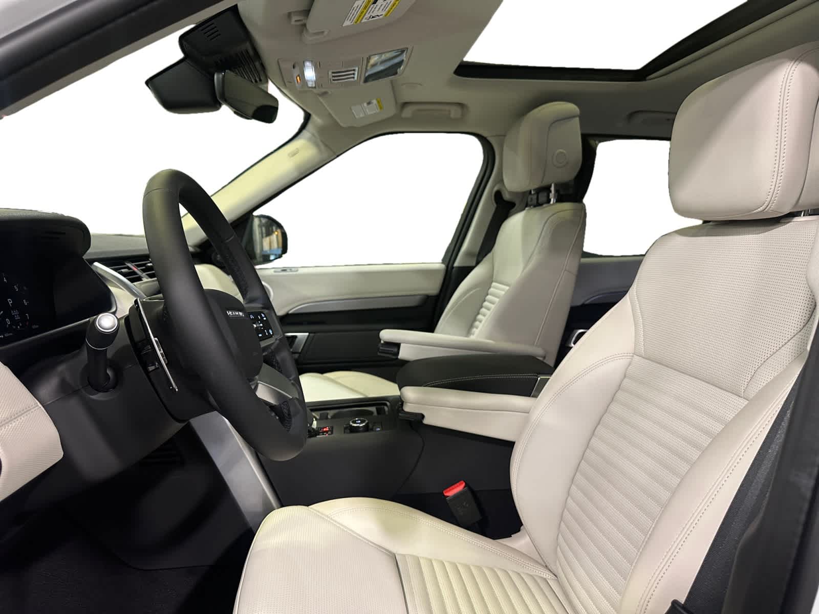 new 2025 Land Rover Discovery car, priced at $77,443