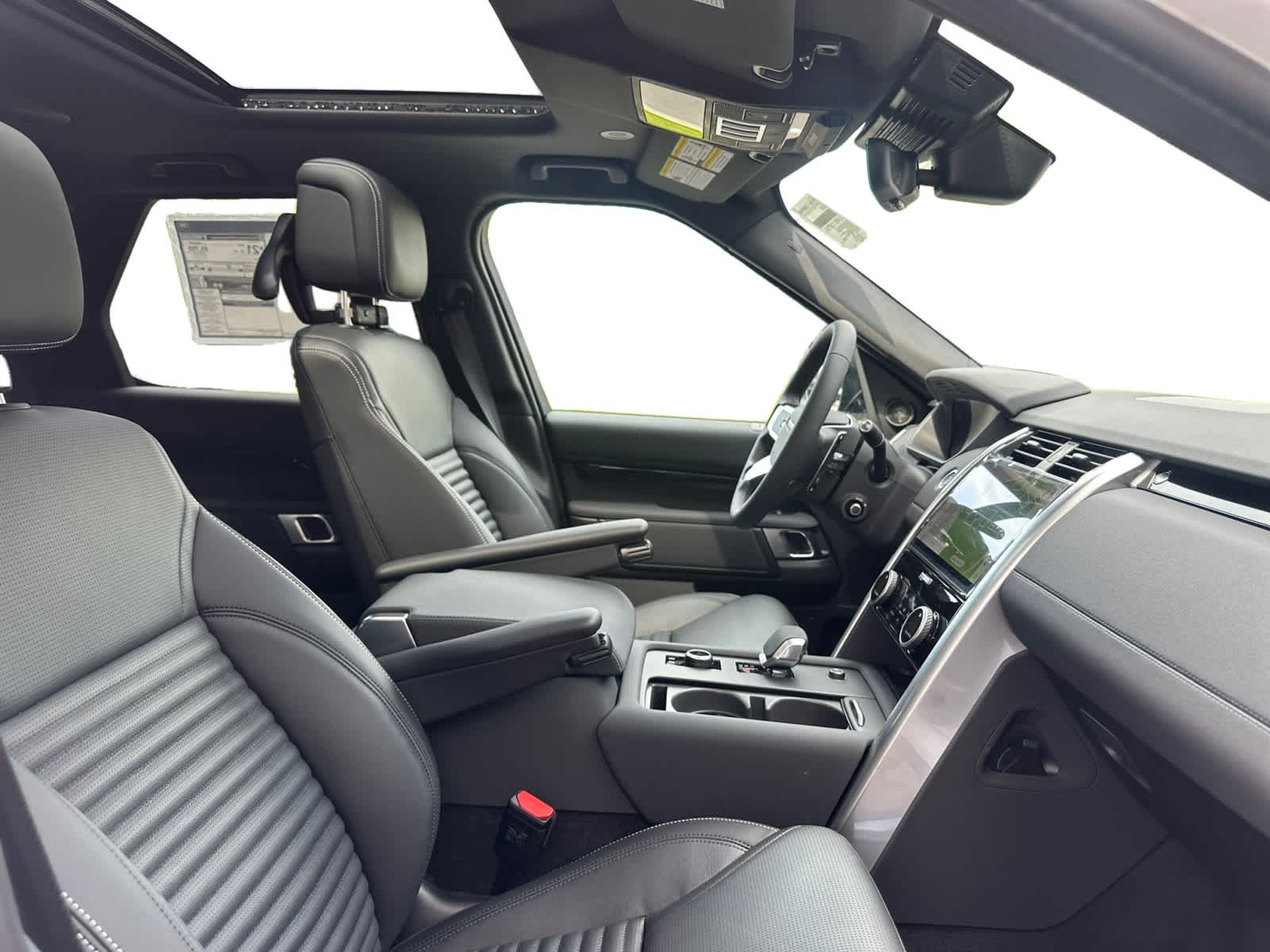 new 2025 Land Rover Discovery car, priced at $69,228