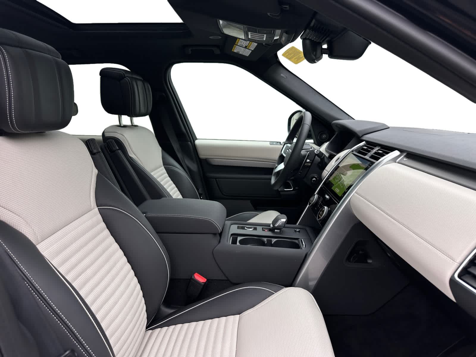 used 2024 Land Rover Discovery car, priced at $59,998