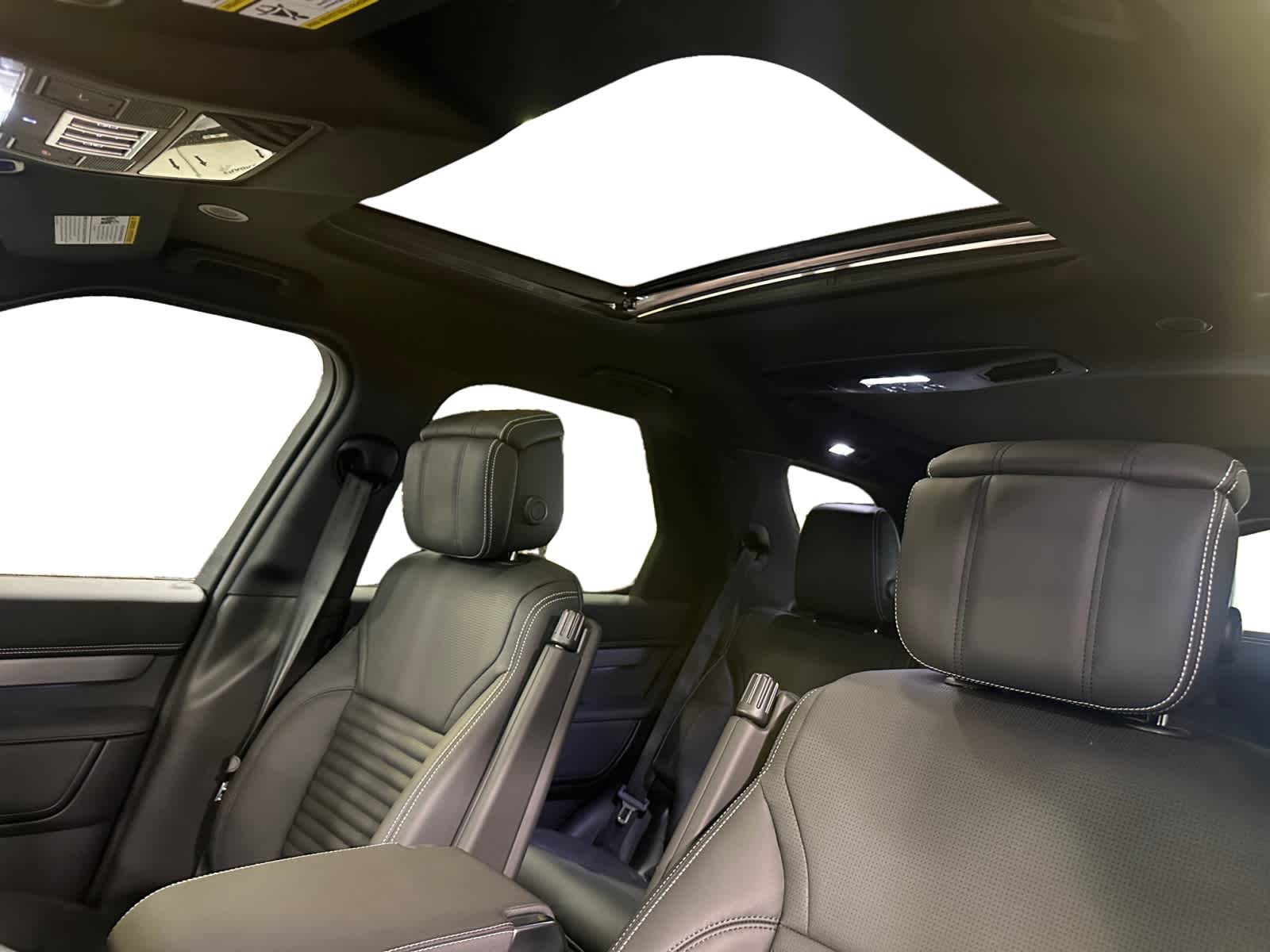 new 2025 Land Rover Discovery car, priced at $82,088