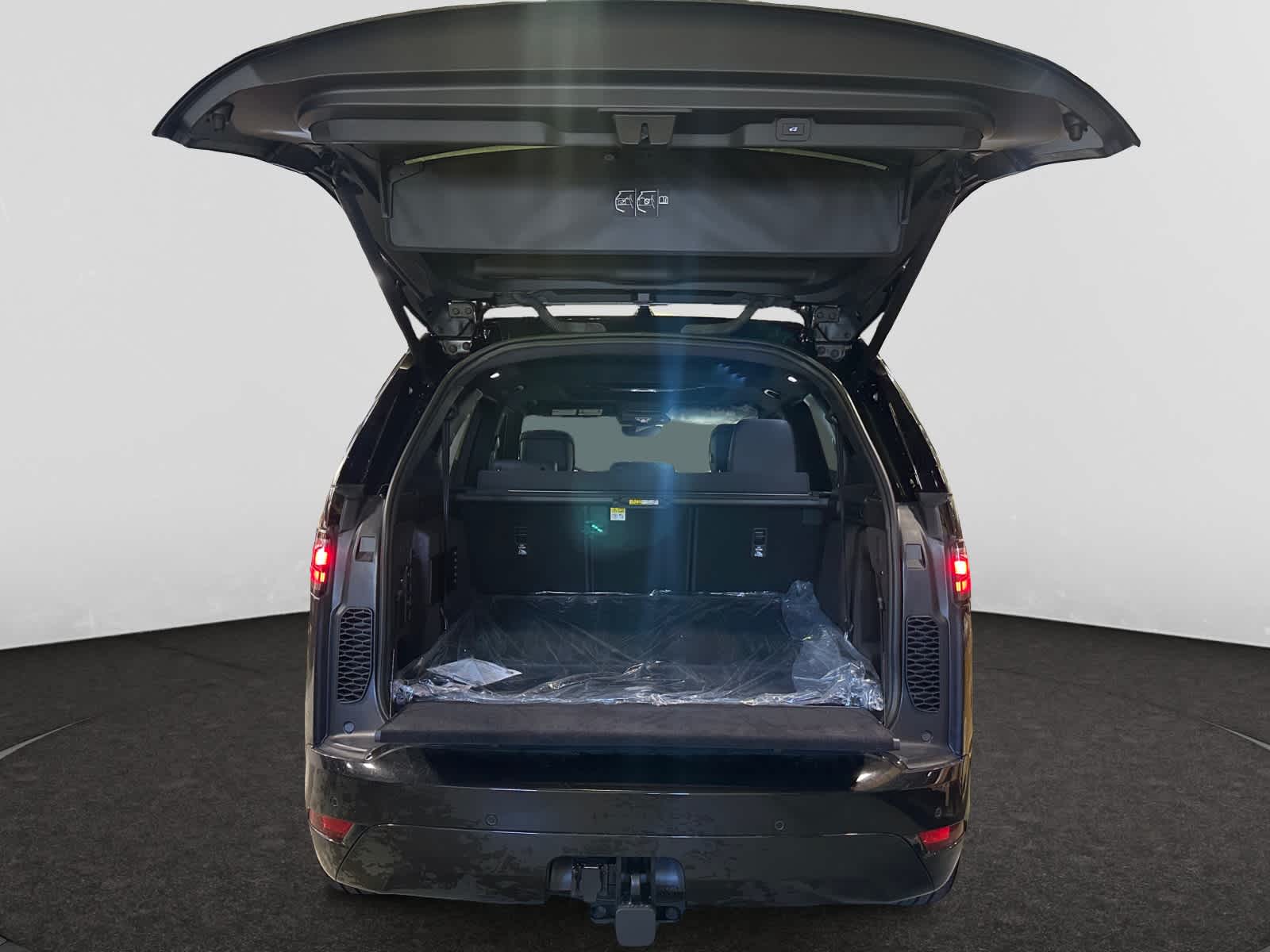 new 2025 Land Rover Discovery car, priced at $82,088