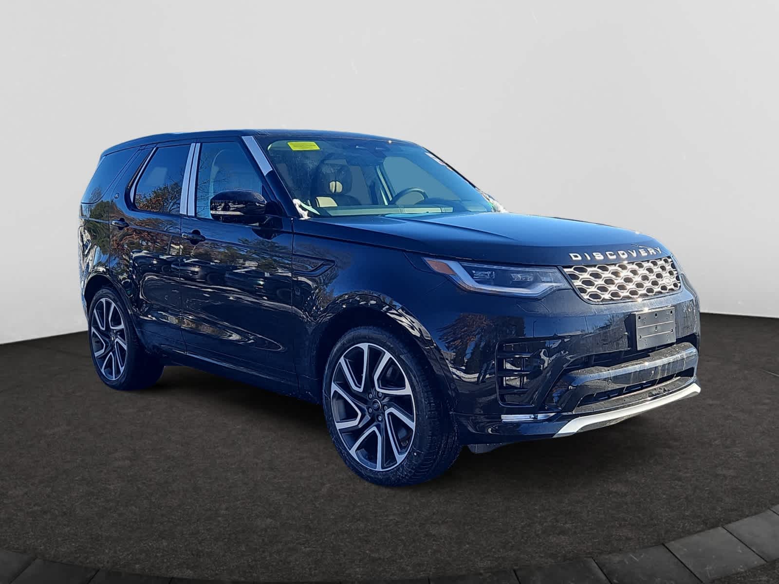 new 2025 Land Rover Discovery car, priced at $83,788