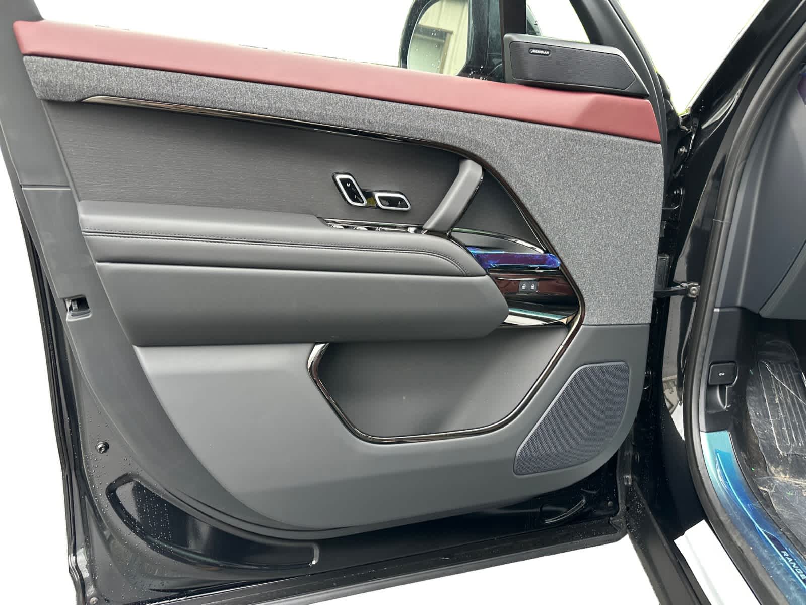 new 2025 Land Rover Range Rover Sport car, priced at $121,905