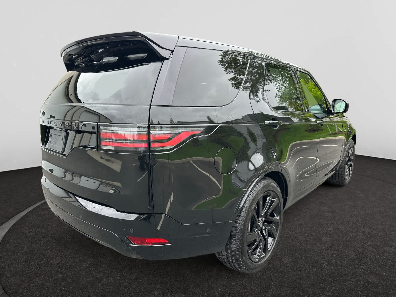 used 2024 Land Rover Discovery car, priced at $59,998