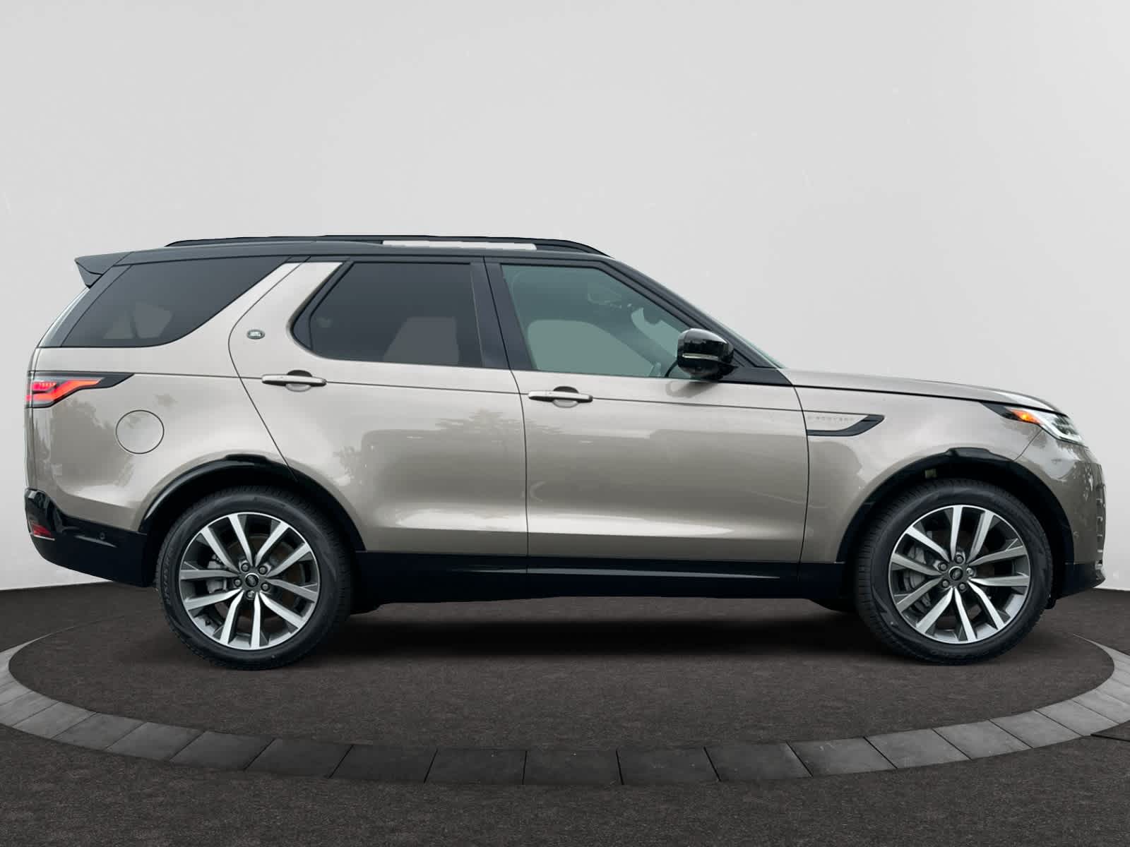 new 2025 Land Rover Discovery car, priced at $73,118