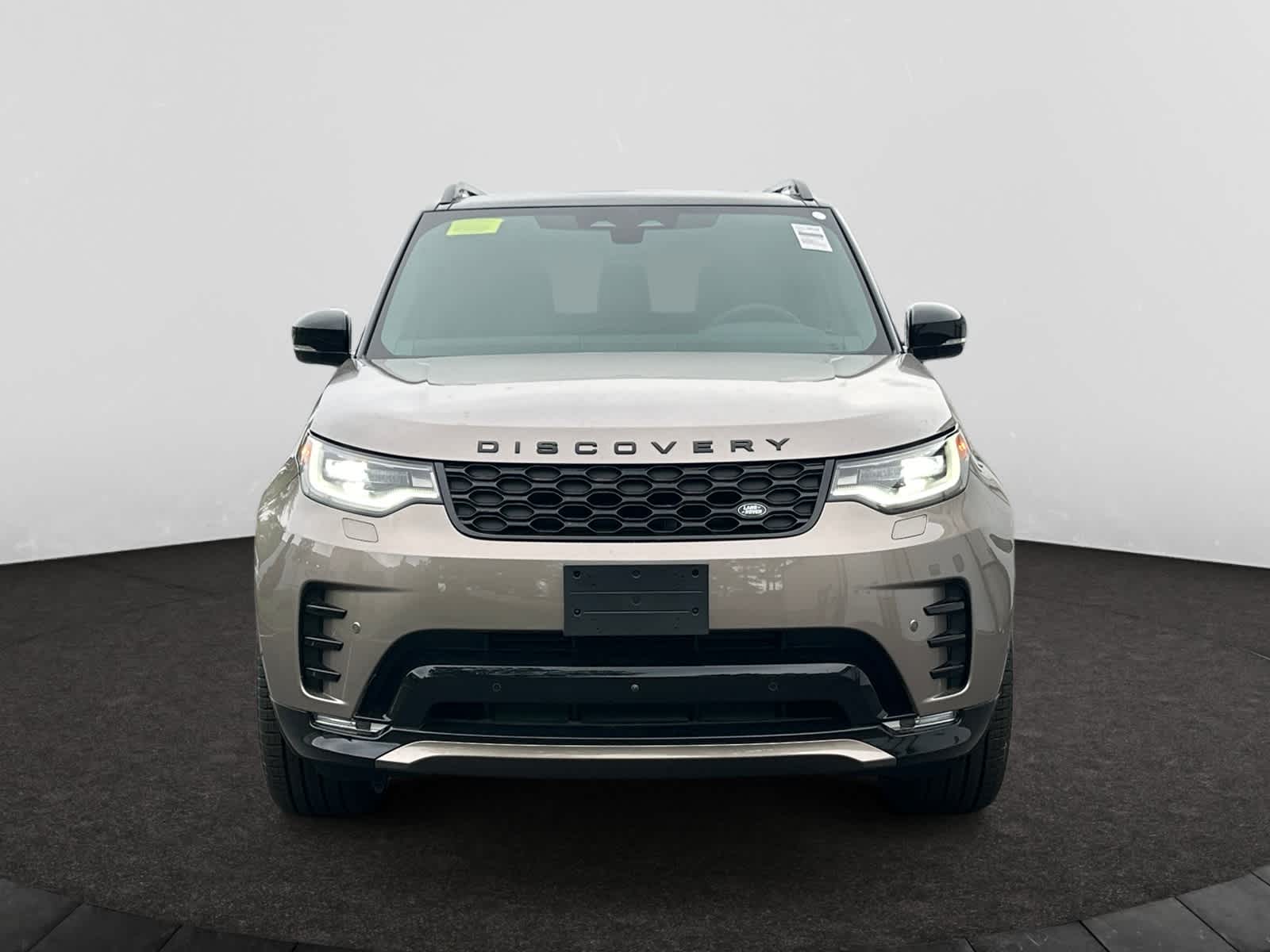 new 2025 Land Rover Discovery car, priced at $73,118