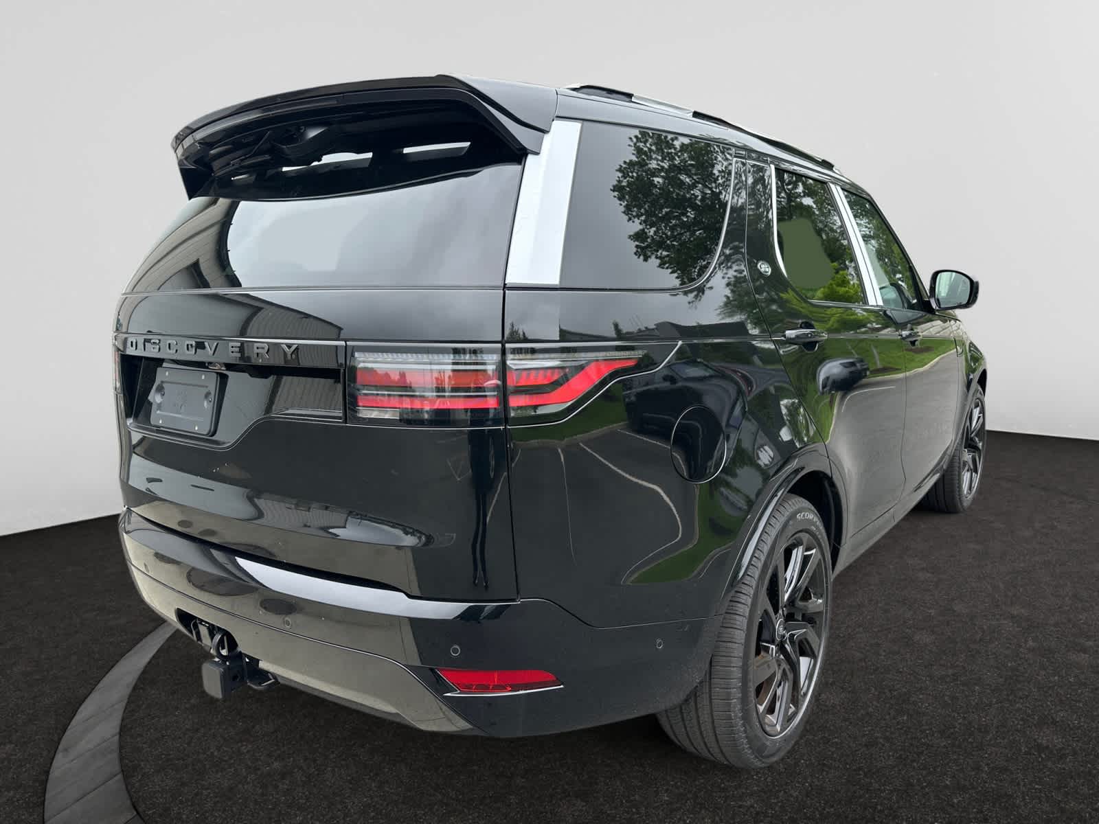 new 2025 Land Rover Discovery car, priced at $80,643