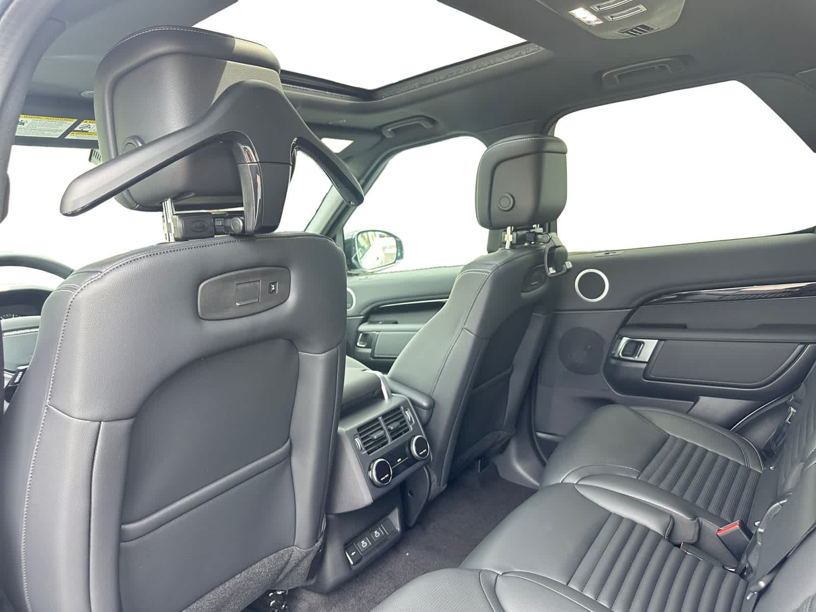 new 2025 Land Rover Discovery car, priced at $69,228