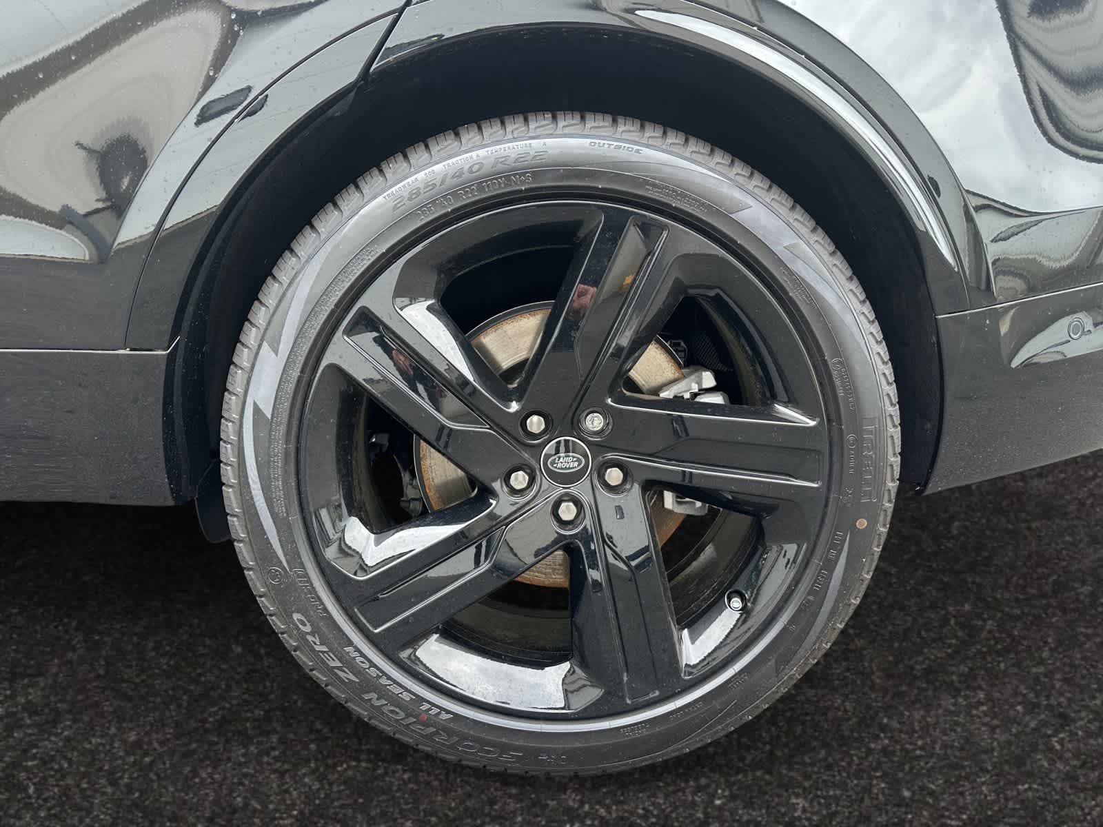 new 2025 Land Rover Discovery car, priced at $78,828