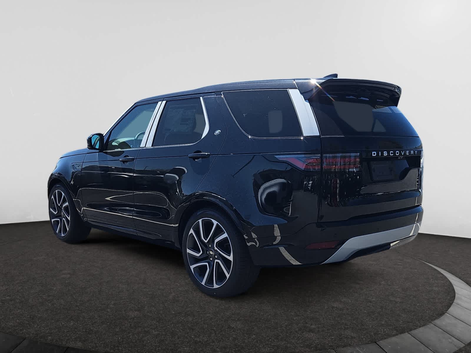 new 2025 Land Rover Discovery car, priced at $83,788