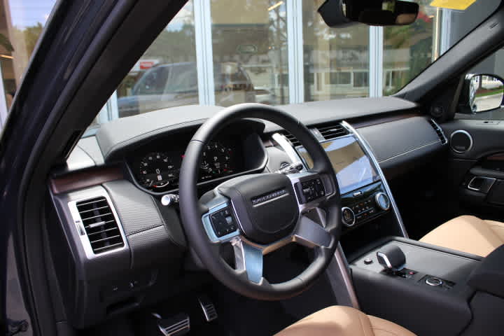 new 2024 Land Rover Discovery car, priced at $85,258