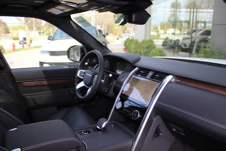 new 2024 Land Rover Discovery car, priced at $73,148