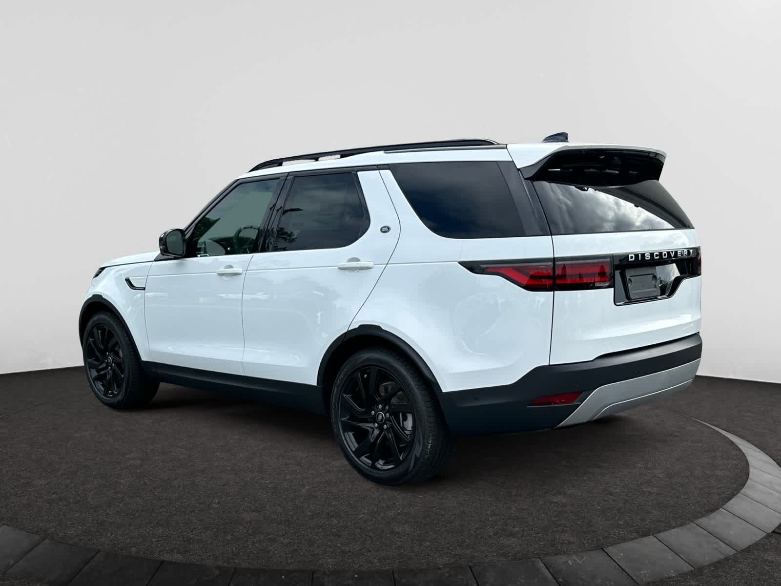 new 2025 Land Rover Discovery car, priced at $69,228