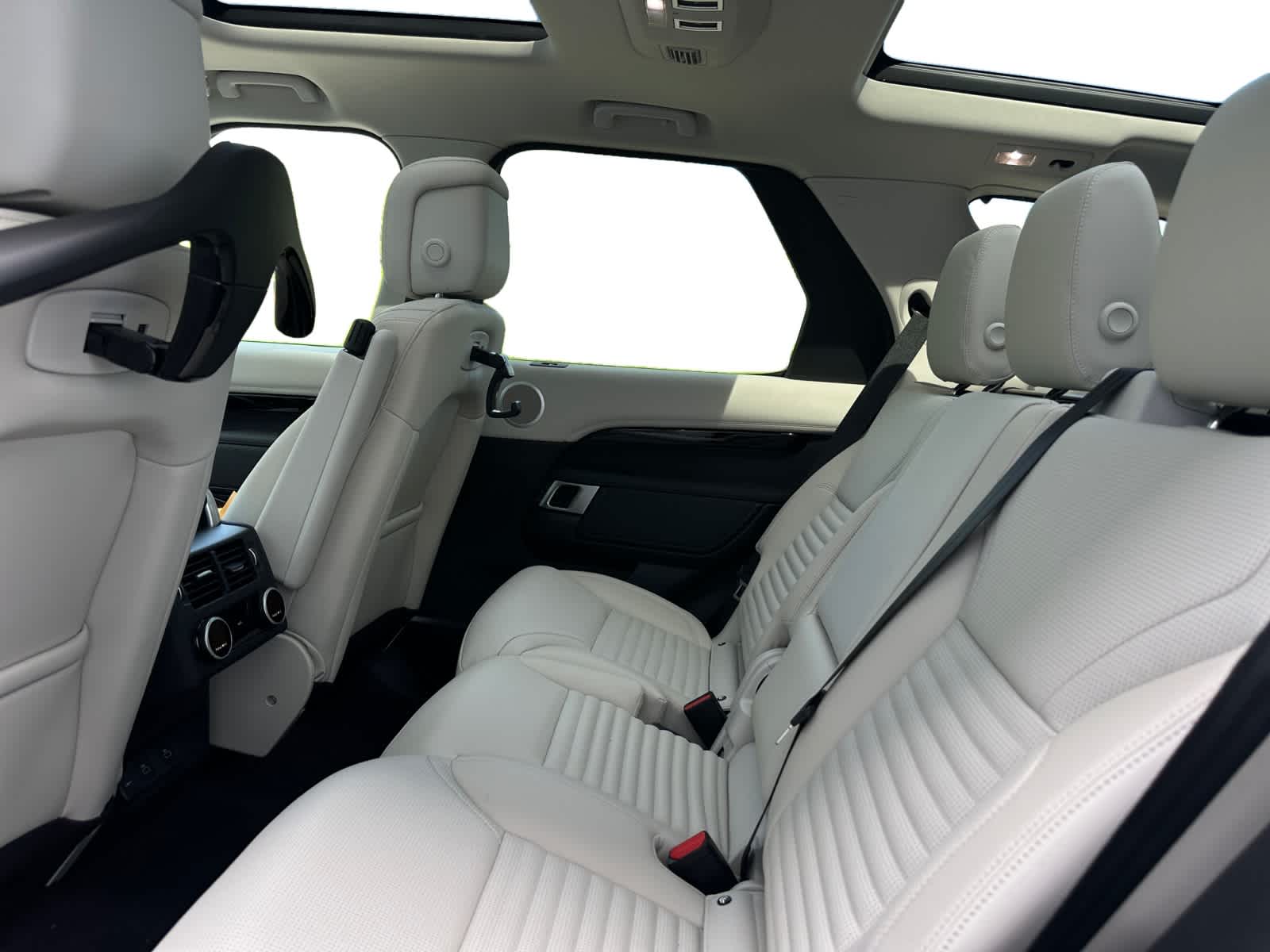 new 2025 Land Rover Discovery car, priced at $69,378