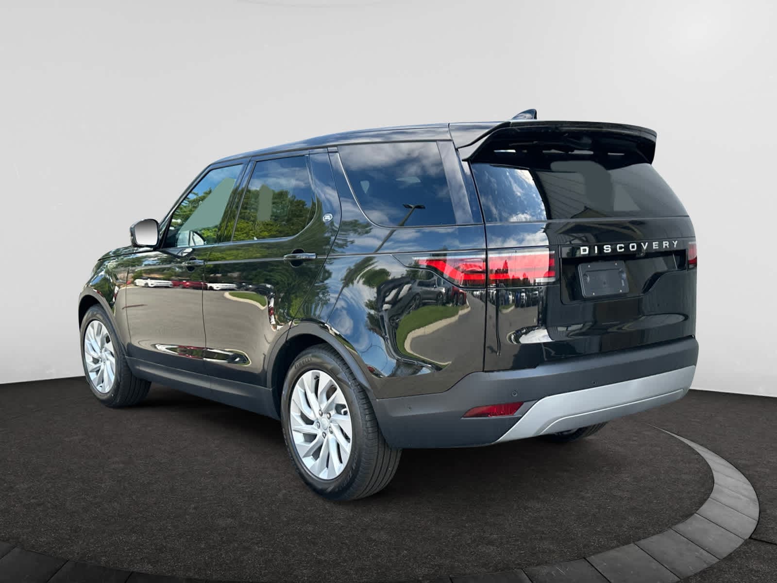 new 2025 Land Rover Discovery car, priced at $64,718
