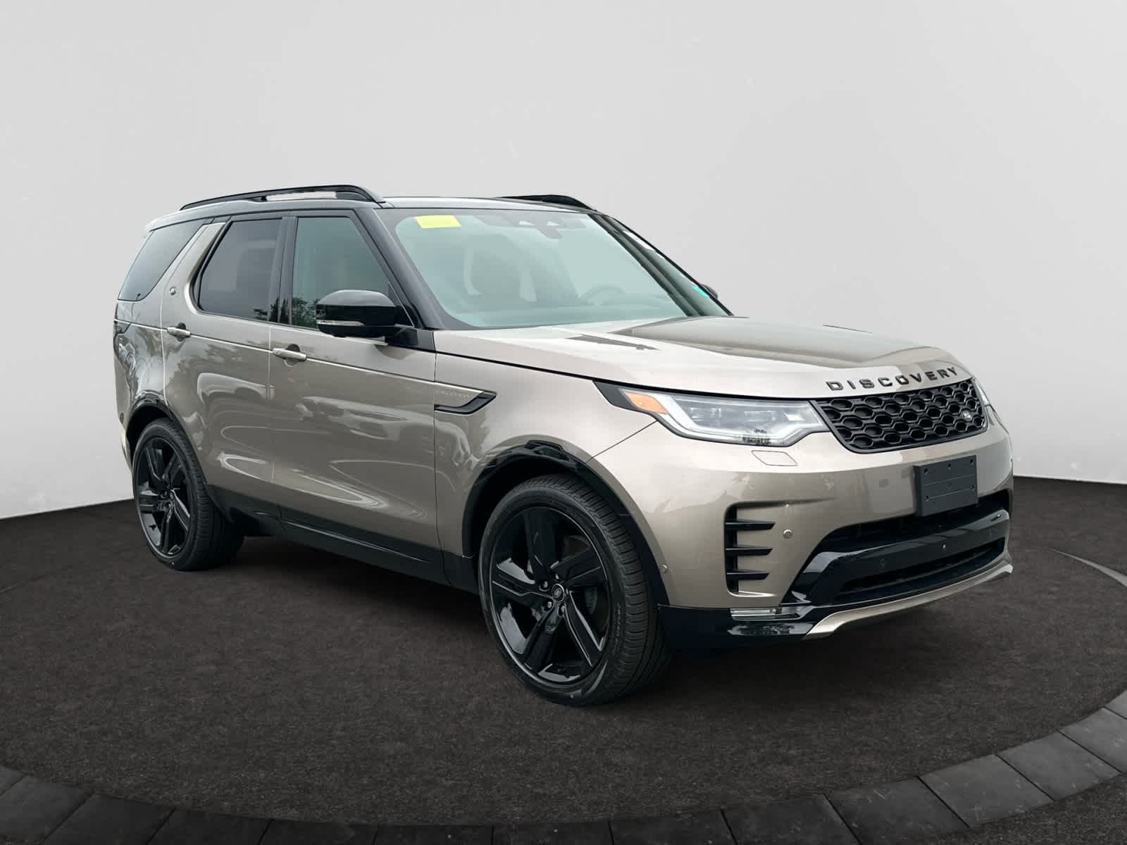 new 2025 Land Rover Discovery car, priced at $79,828