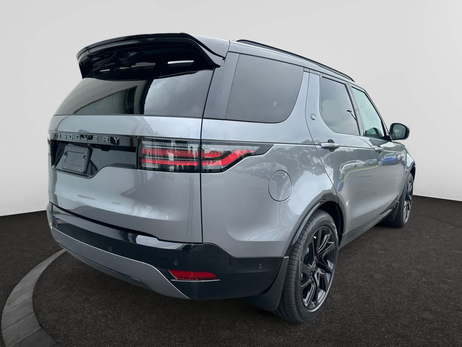 new 2025 Land Rover Discovery car, priced at $74,228