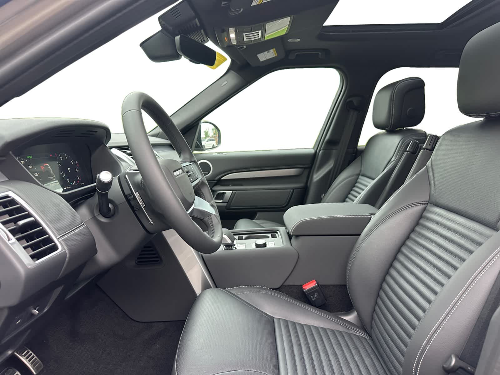 new 2025 Land Rover Discovery car, priced at $73,118