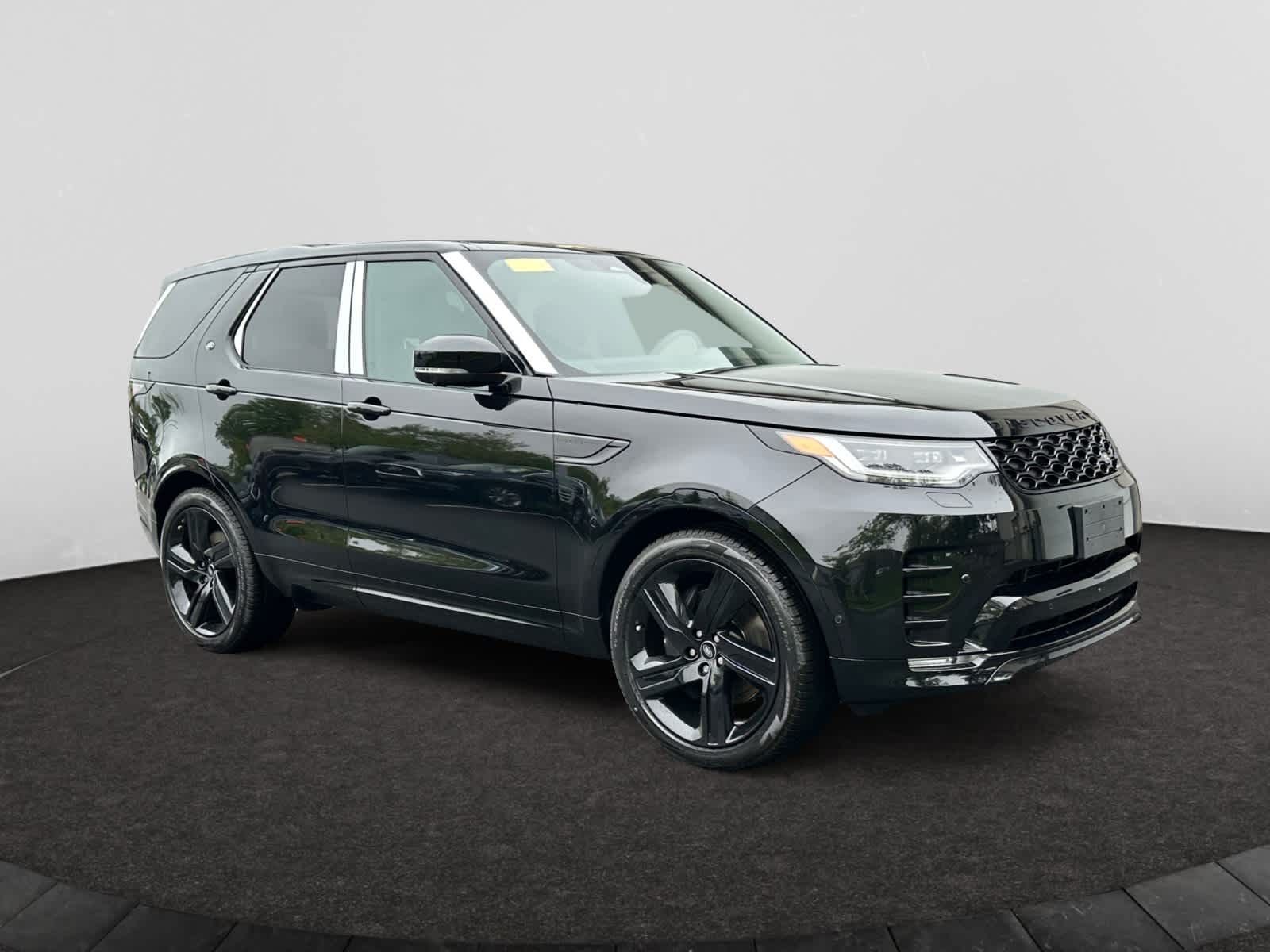 new 2025 Land Rover Discovery car, priced at $78,828