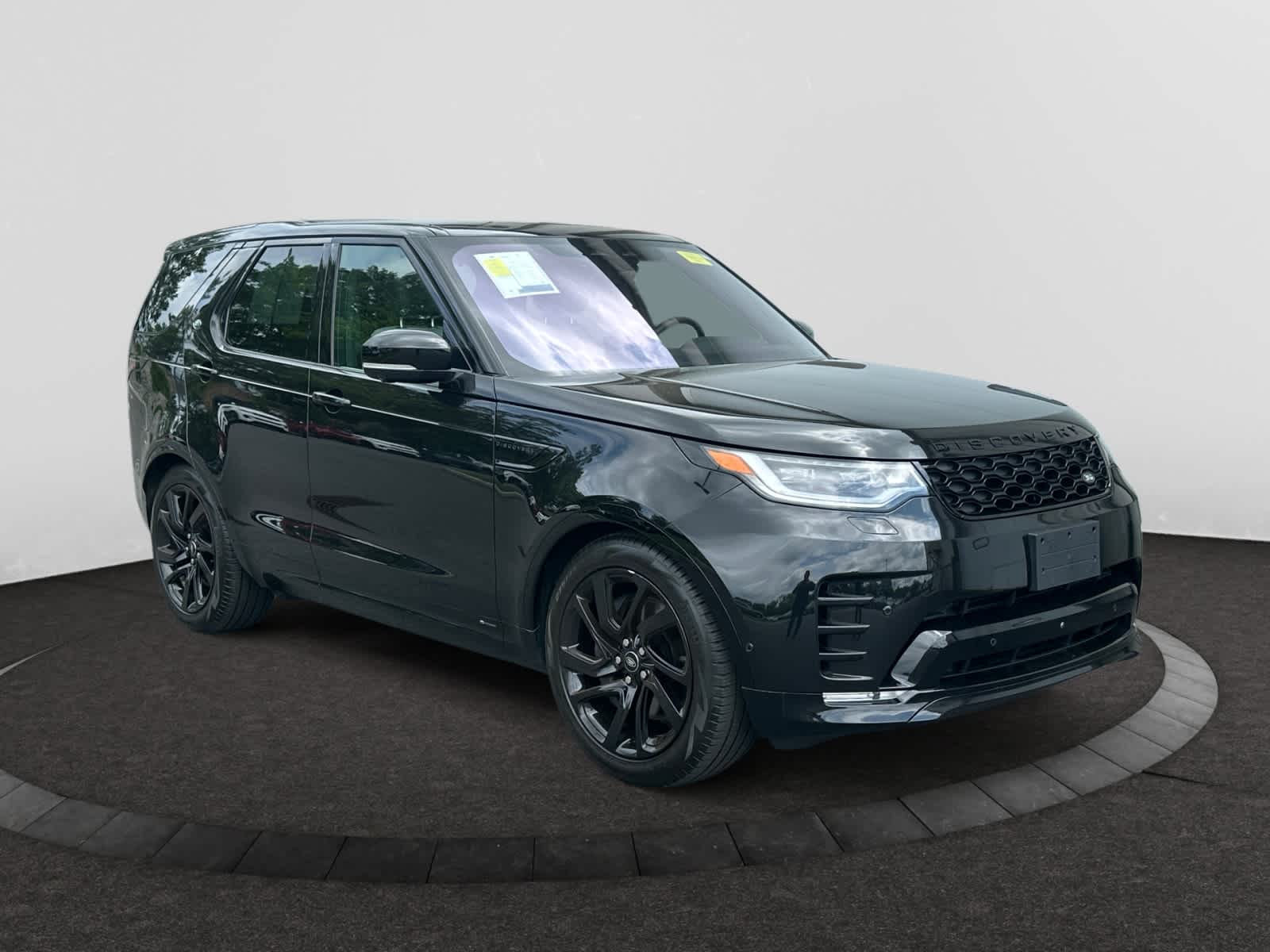 used 2022 Land Rover Discovery car, priced at $37,998