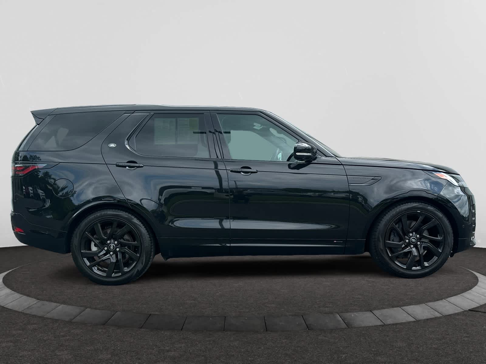 used 2022 Land Rover Discovery car, priced at $37,998